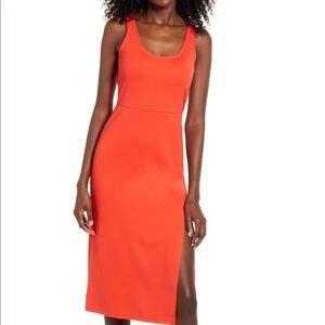 Body hugging scoop neck midi